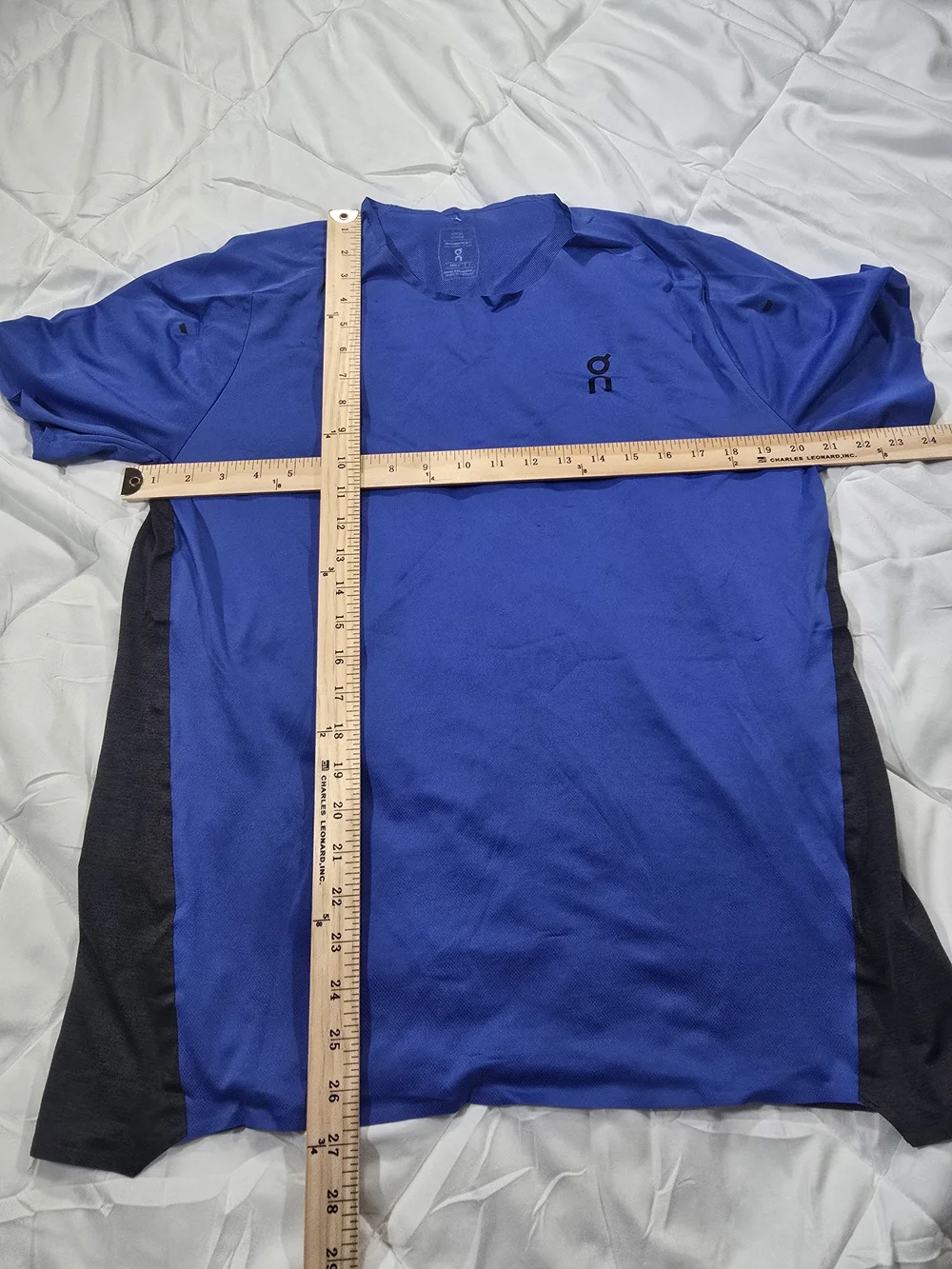 On Running ON Cloud Men Blue Short Sleeve V-Neck Running w Charcoal Side Panels